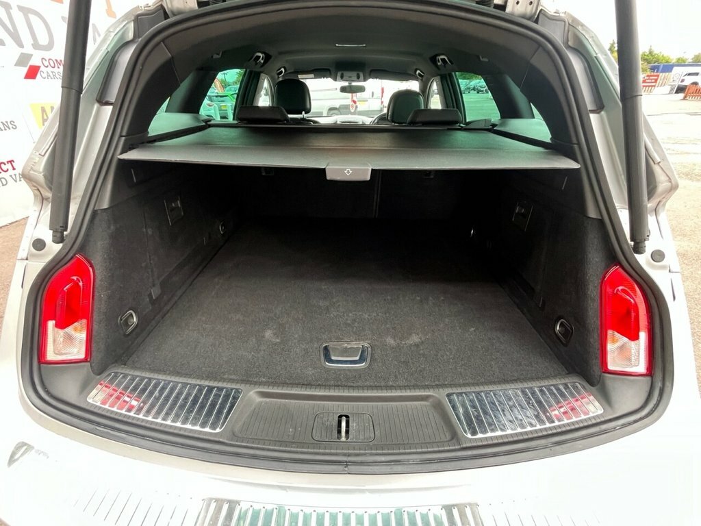 Vauxhall Insignia Hatchback White #12