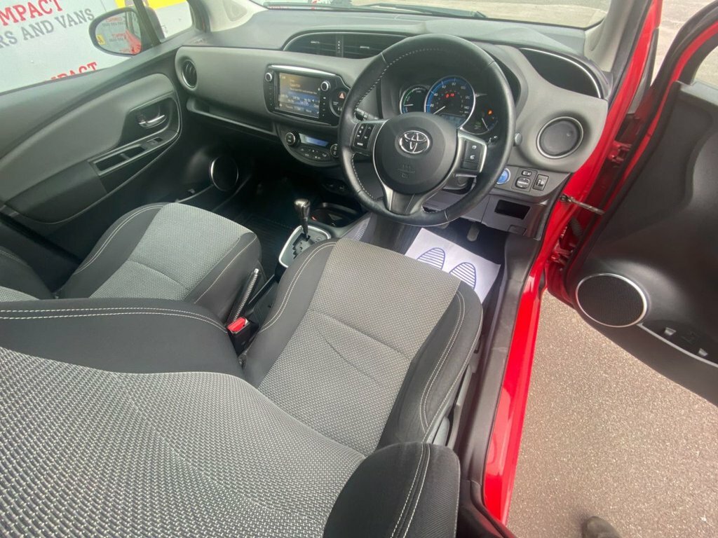 Toyota Yaris Hatchback Grey #17