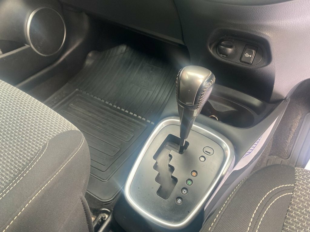 Toyota Yaris Hatchback Grey #15