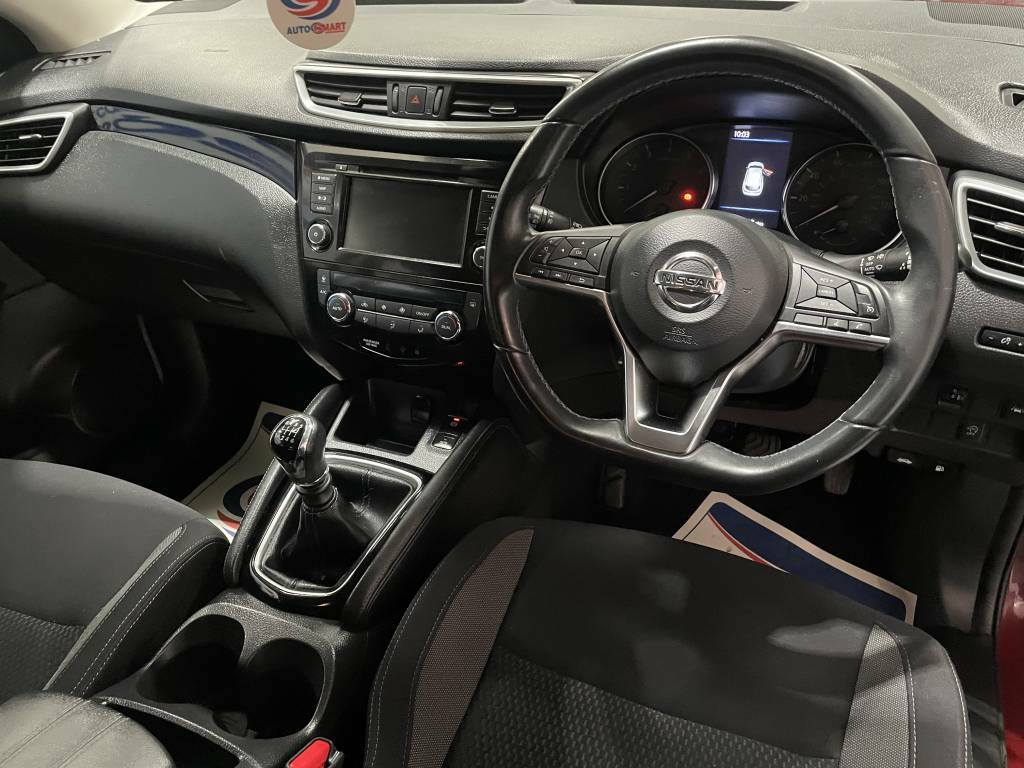 Nissan Qashqai Hatchback 1.3 Dig-t Acenta Premium Red #3