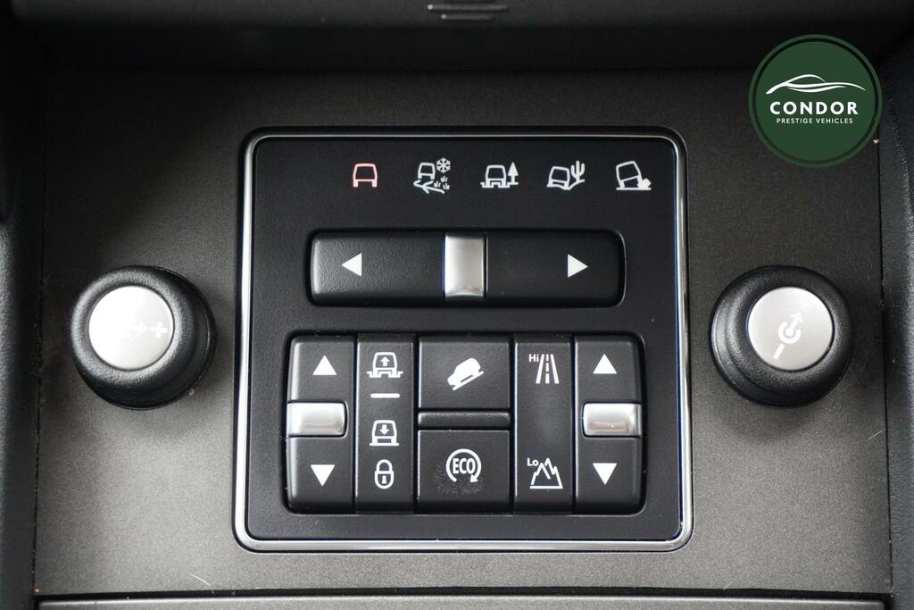 Land Rover Discovery 4 3L Landmark Black #24