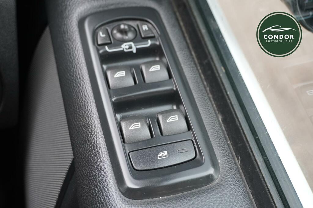 Land Rover Discovery 4 3L Landmark Black #32