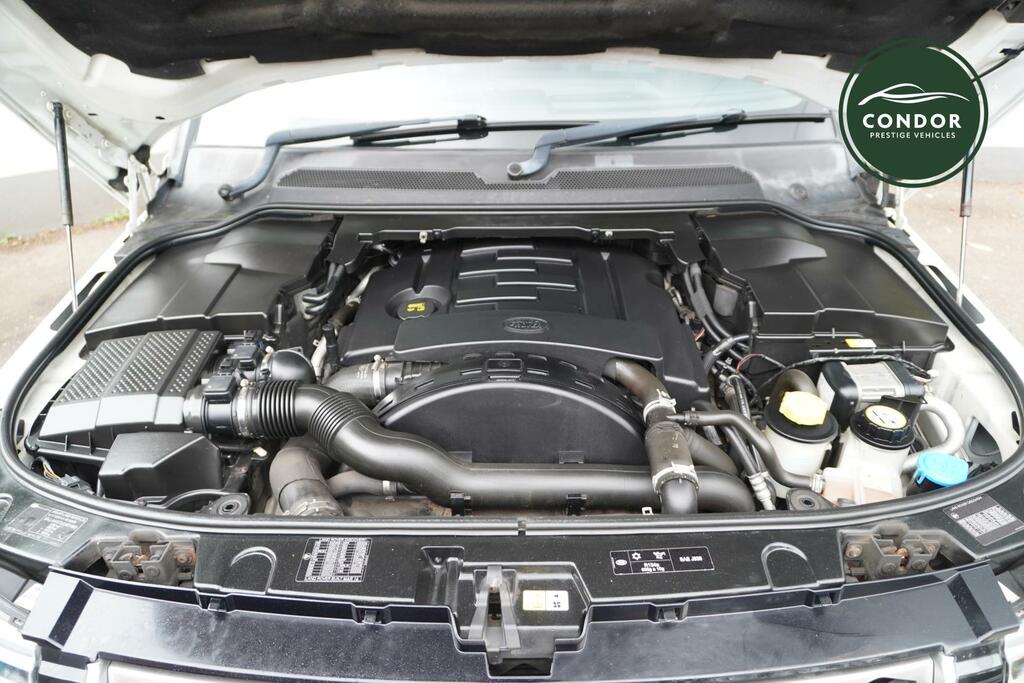 Land Rover Discovery 4 3L Landmark Black #16
