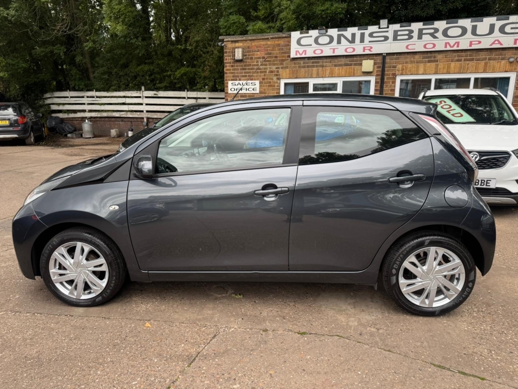 Toyota Aygo 1.0 Vvt-i X Red #16