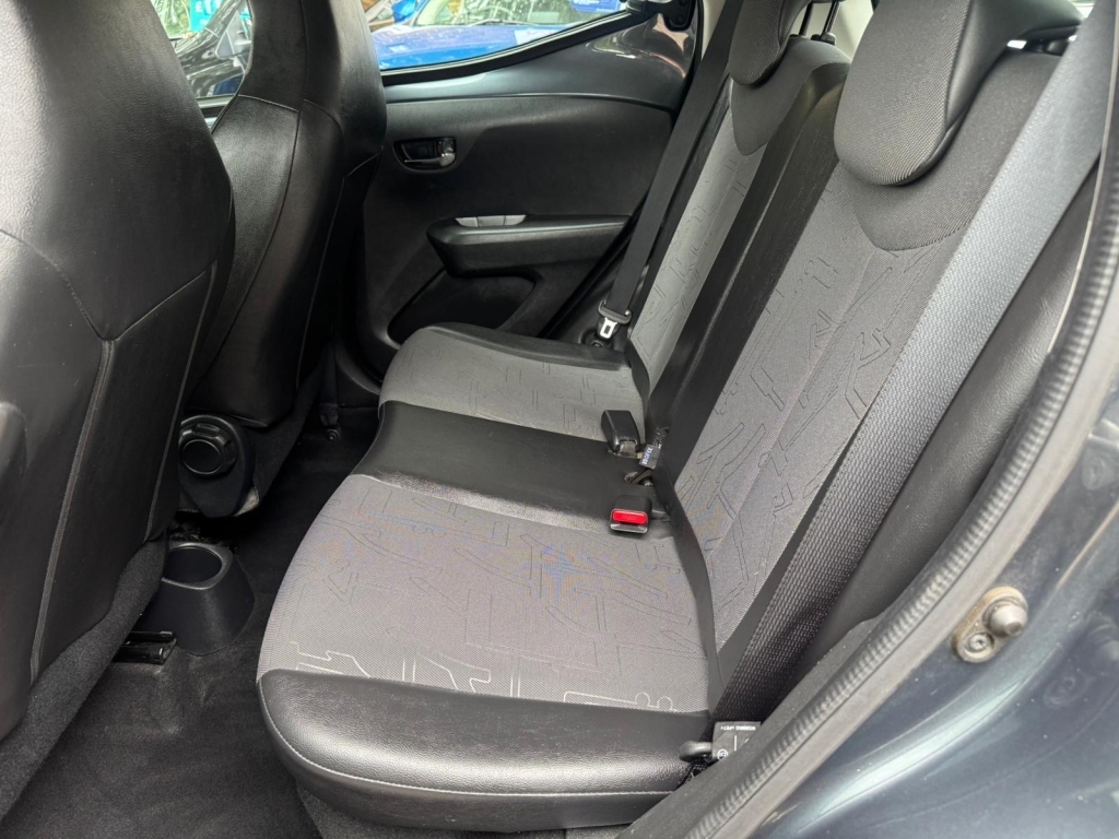 Toyota Aygo 1.0 Vvt-i X Red #17