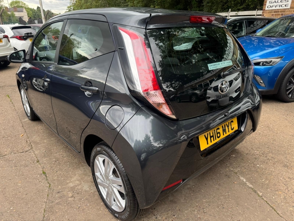 Toyota Aygo 1.0 Vvt-i X Red #15