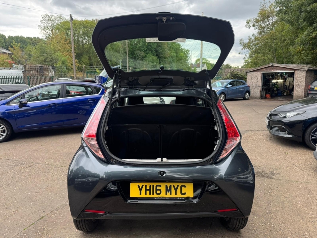 Toyota Aygo 1.0 Vvt-i X Red #14