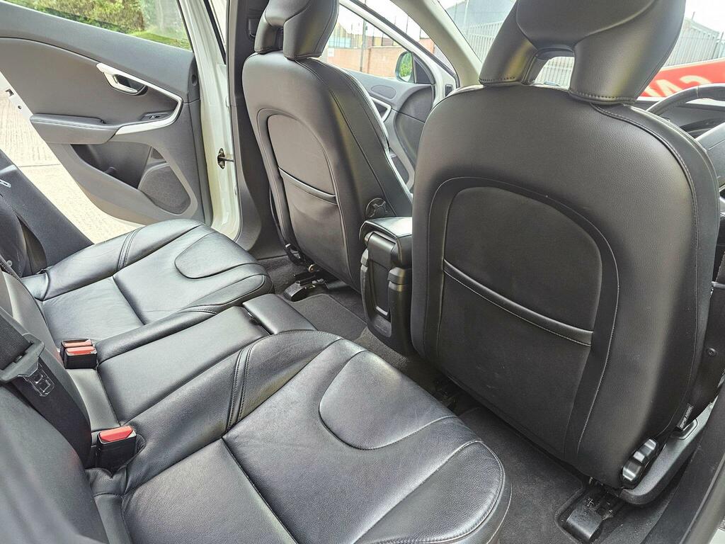 Volvo V40 2.0 D2 Se Lux Nav Euro 6 Ss White #3