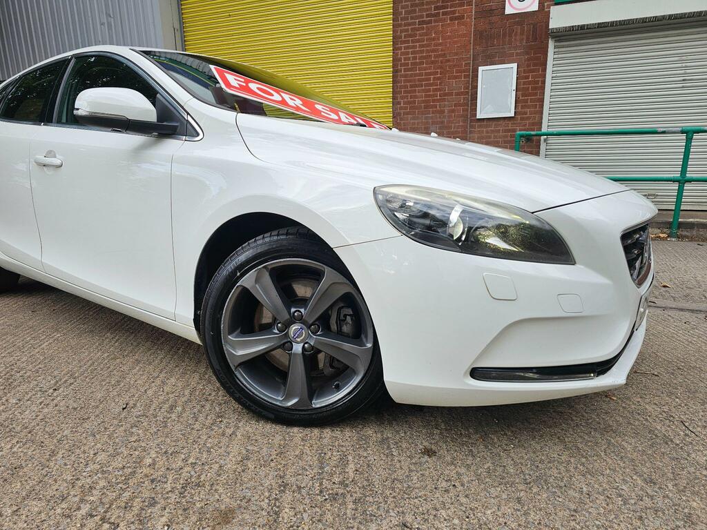 Volvo V40 2.0 D2 Se Lux Nav Euro 6 Ss White #4
