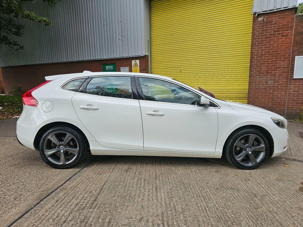 Volvo V40 2.0 D2 Se Lux Nav Euro 6 Ss White #5