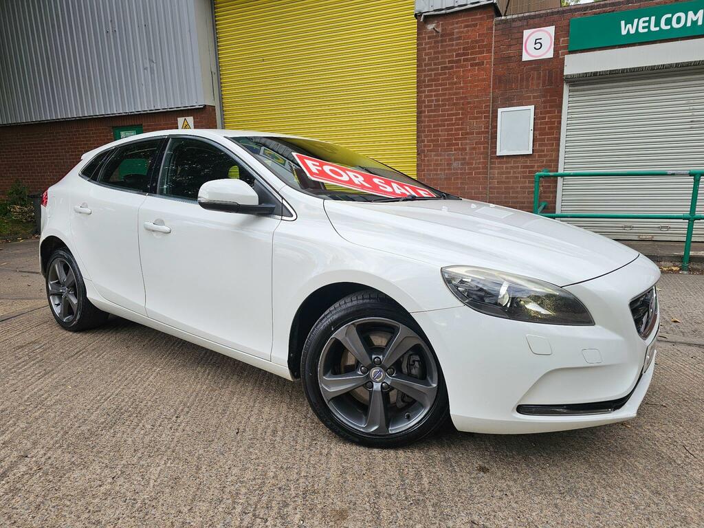 Volvo V40 2.0 D2 Se Lux Nav Euro 6 Ss White