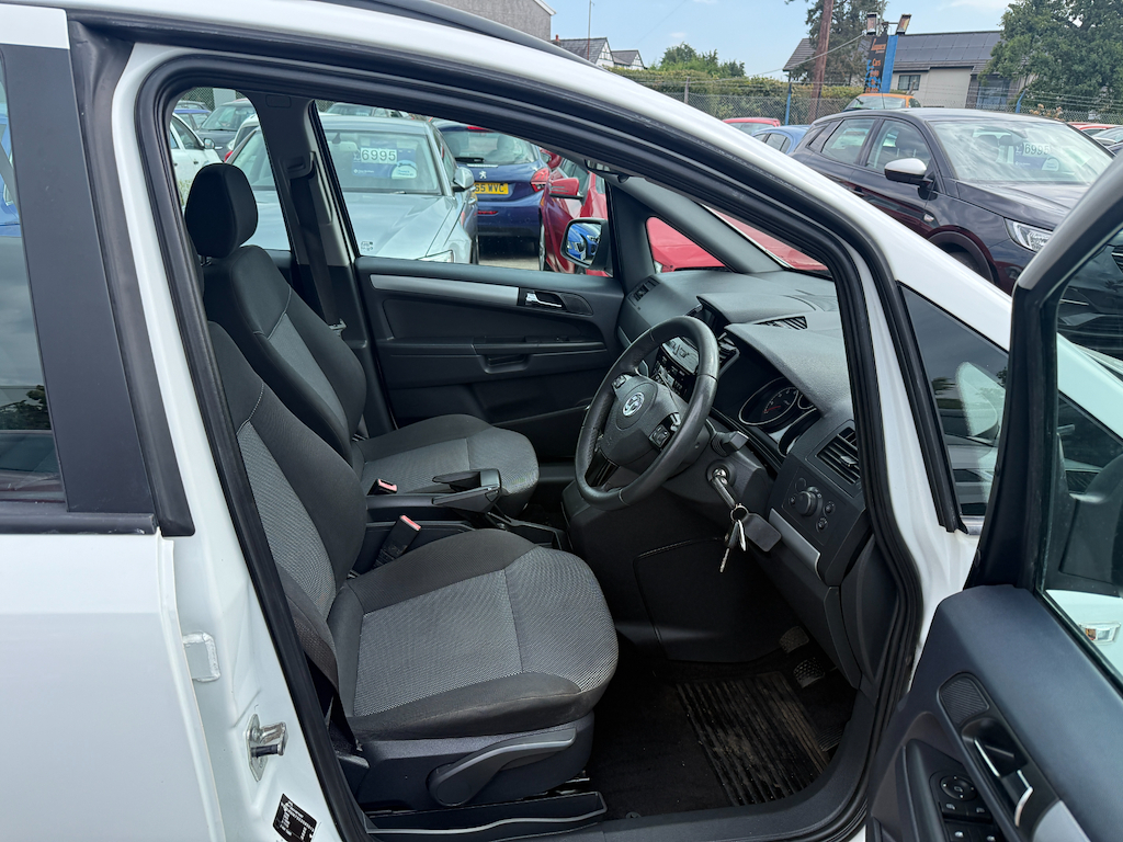 Vauxhall Zafira Exclusiv White #4