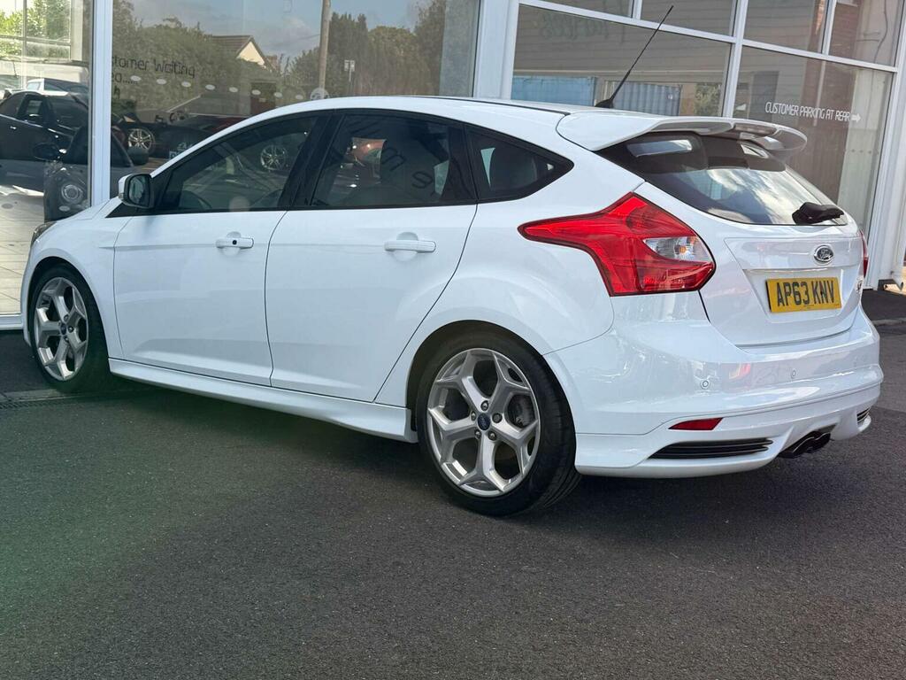 Ford Focus 1.0 Titanium 124 Bhp Black #40