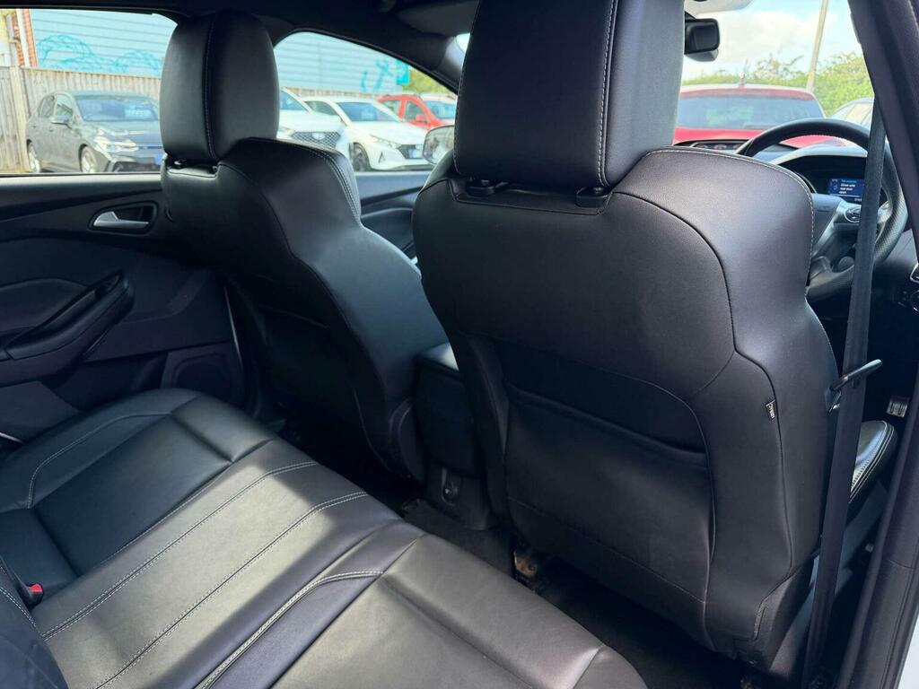 Ford Focus 1.0 Titanium 124 Bhp Black #28