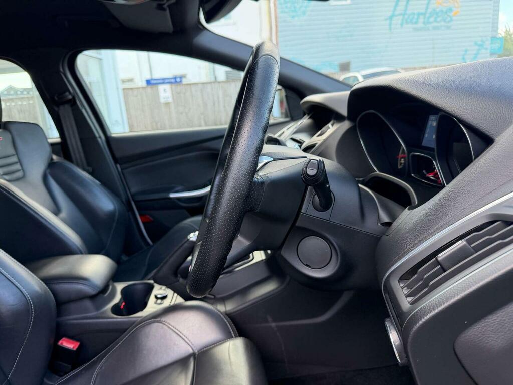 Ford Focus 1.0 Titanium 124 Bhp Black #25