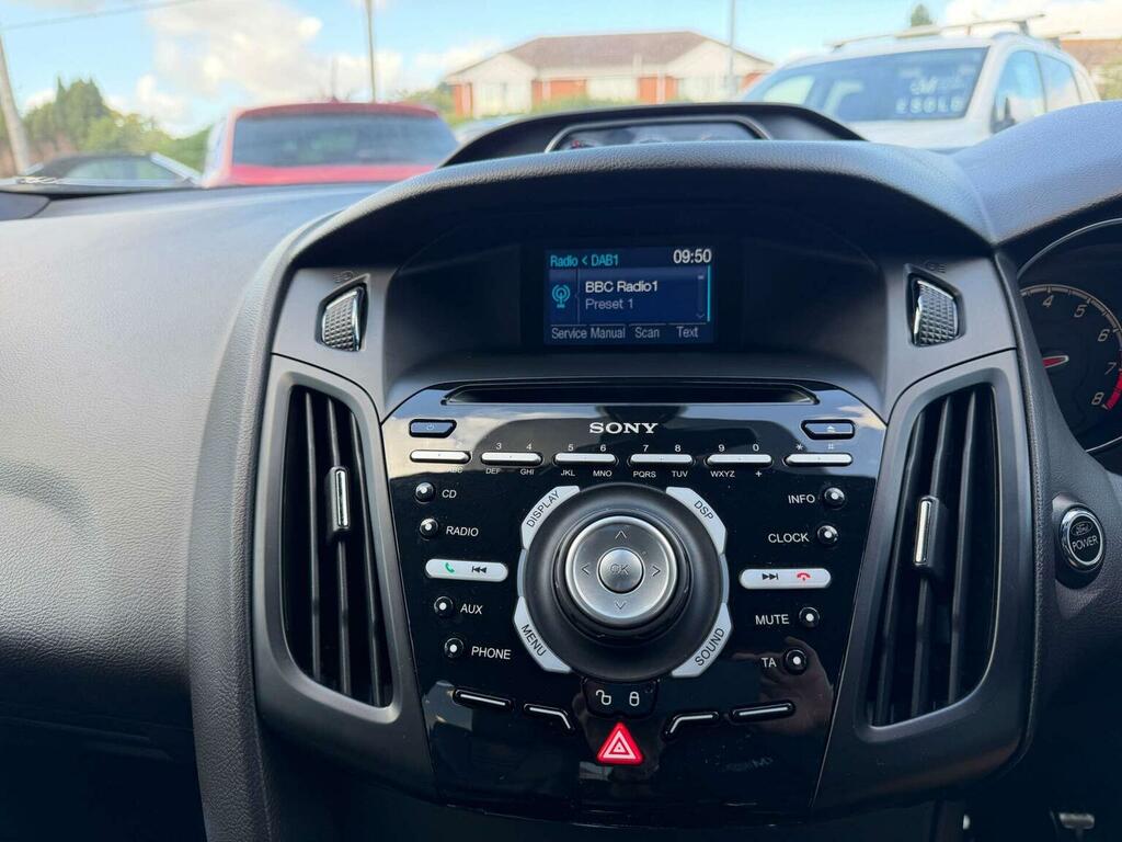 Ford Focus 1.0 Titanium 124 Bhp Black #11
