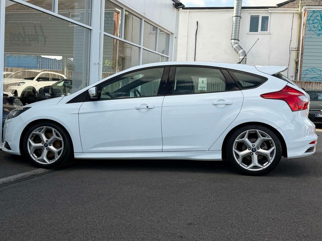 Ford Focus 1.0 Titanium 124 Bhp Black #36