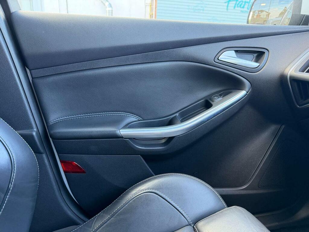Ford Focus 1.0 Titanium 124 Bhp Black #18