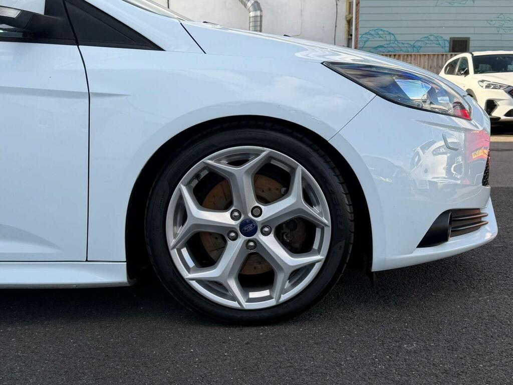 Ford Focus 1.0 Titanium 124 Bhp Black #33