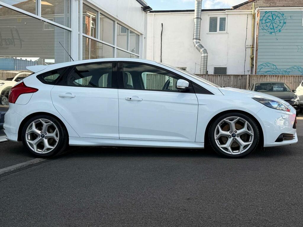 Ford Focus 1.0 Titanium 124 Bhp Black #38