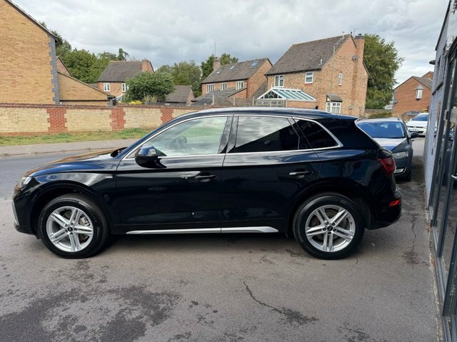 Audi Q5 S-line 45 Tfsi 2.0 Black #5