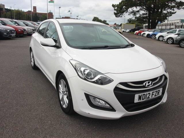 Hyundai I30 1.6 Crdi Style Hatchback Euro 5 1 White