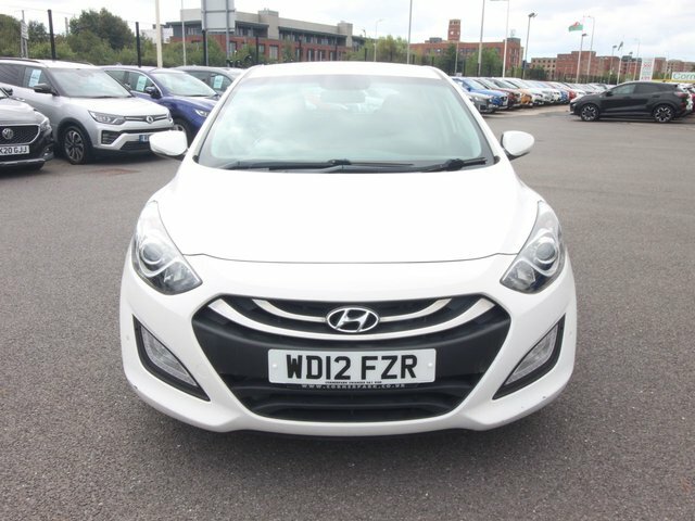 Hyundai I30 1.6 Crdi Style Hatchback Euro 5 1 White #2