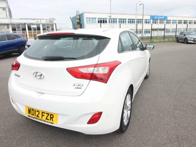 Hyundai I30 1.6 Crdi Style Hatchback Euro 5 1 White #6