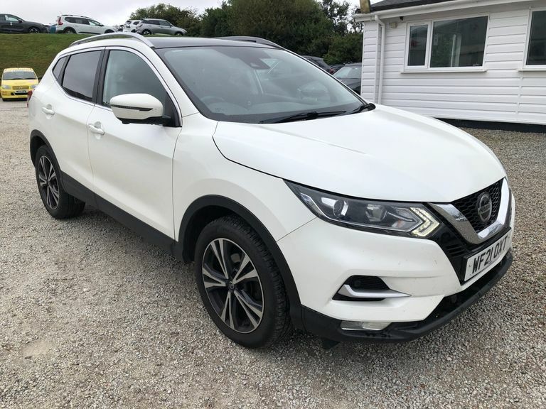 Nissan Qashqai 1.3 Dig-t N-connecta Glass Roof Pack White