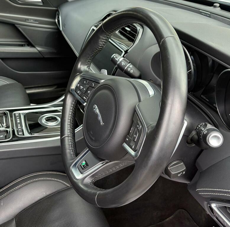 Jaguar XE Xe R-dynamic S Black #18