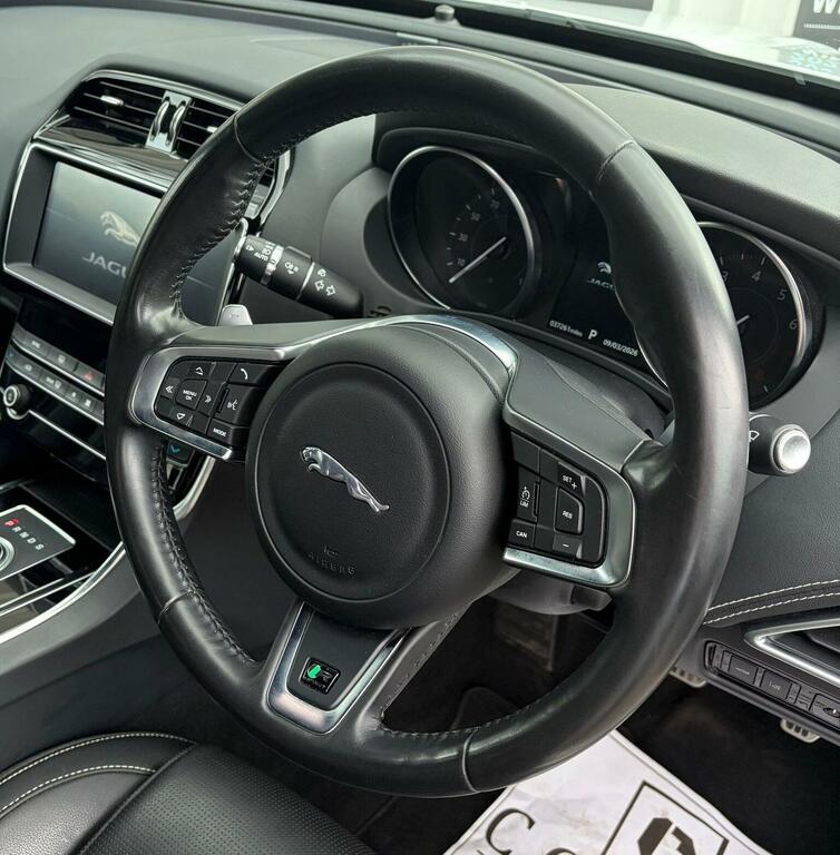Jaguar XE Xe R-dynamic S Black #25
