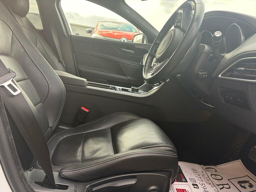 Jaguar XE Xe R-dynamic S Black #20