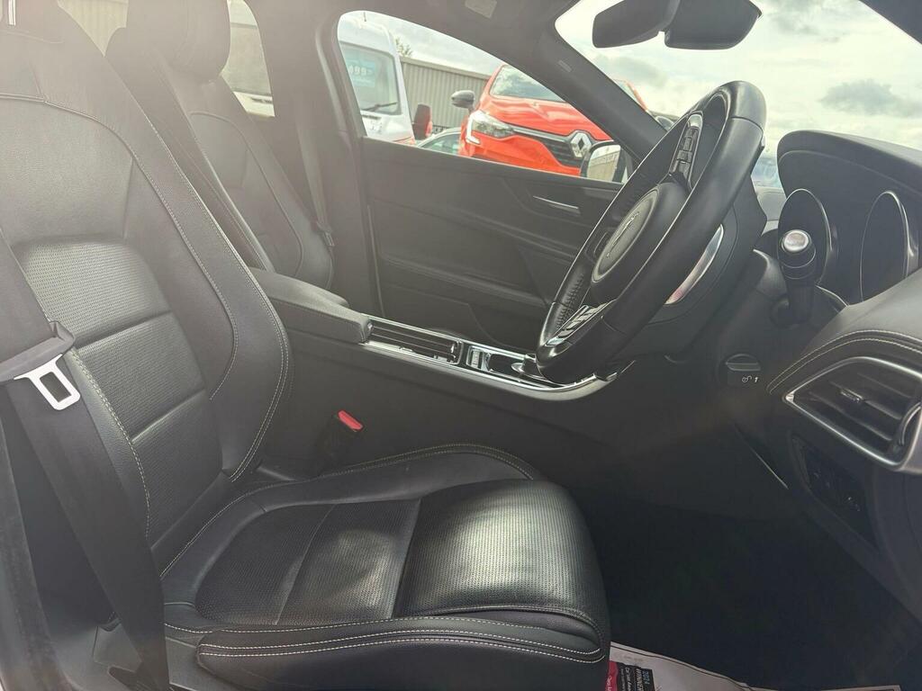 Jaguar XE Xe R-dynamic S Black #24