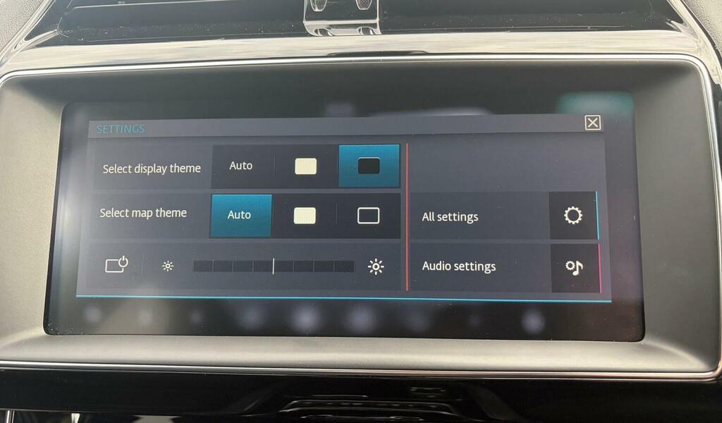 Jaguar XE Xe R-dynamic S Black #37