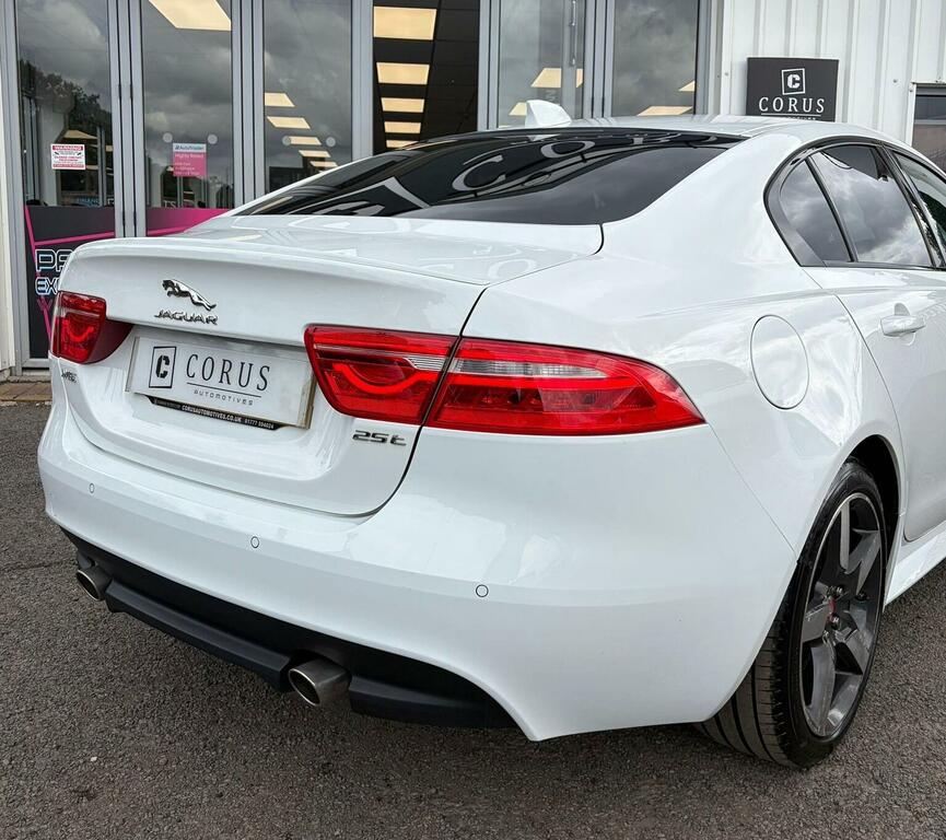 Jaguar XE Xe R-dynamic S Black #14