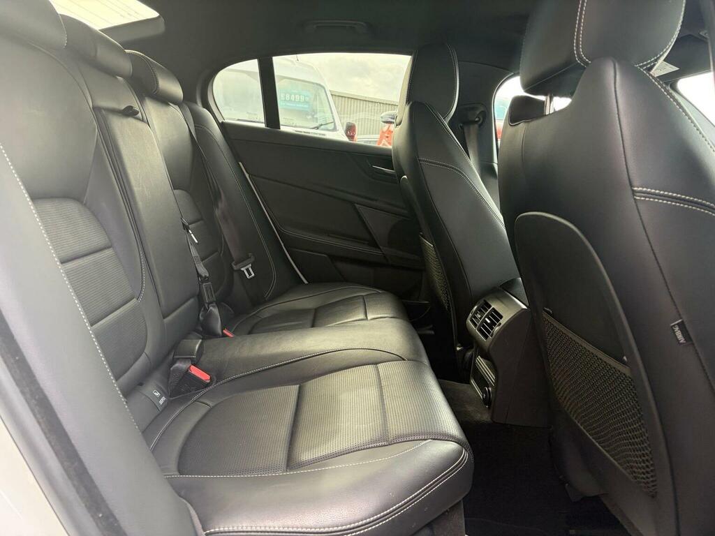 Jaguar XE Xe R-dynamic S Black #26
