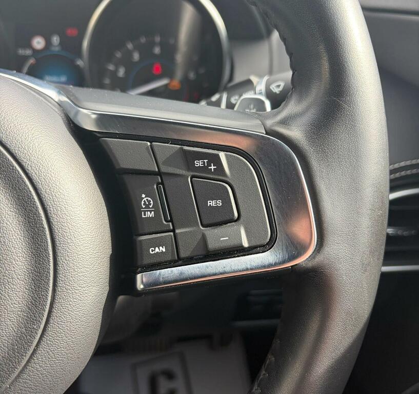 Jaguar XE Xe R-dynamic S Black #29