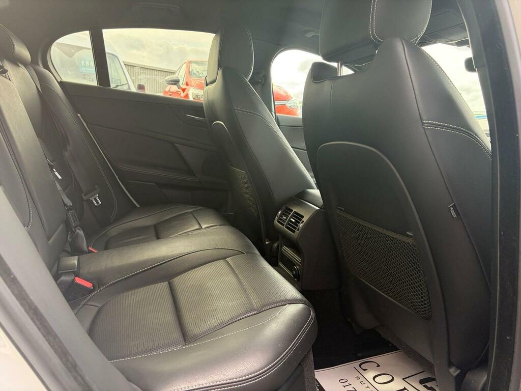 Jaguar XE Xe R-dynamic S Black #23