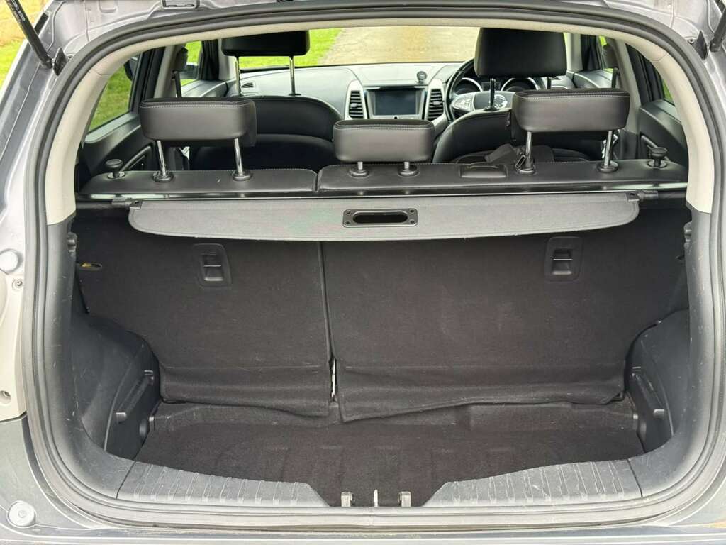 SsangYong Tivoli Elx Black #13