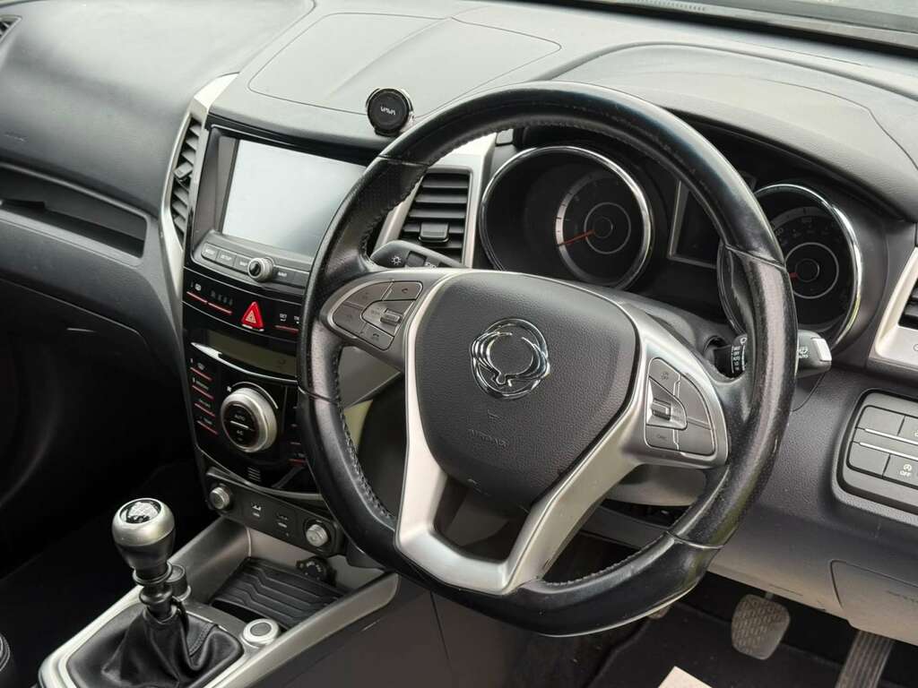 SsangYong Tivoli Elx Black #15