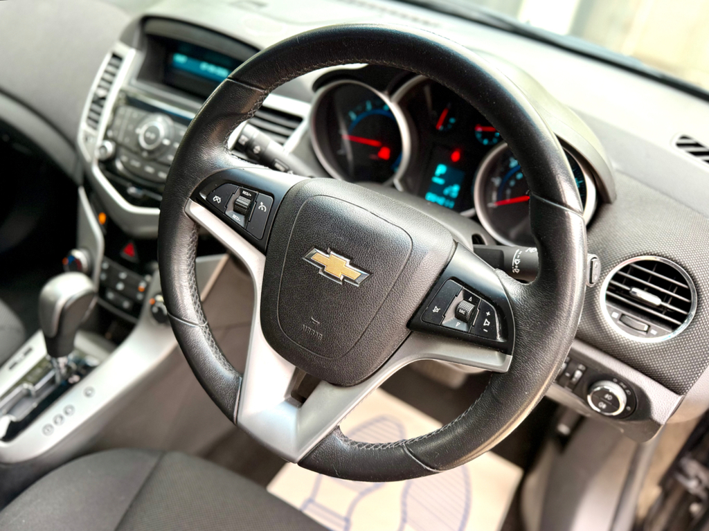Chevrolet Cruze Hatchback 1.6 Grey #17