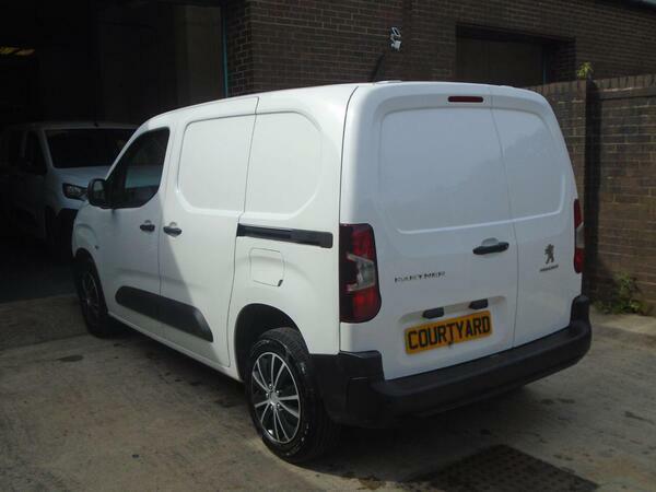 Peugeot Partner Grey #7