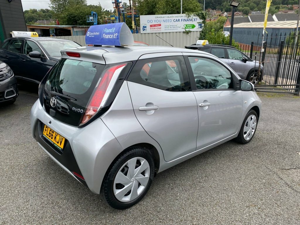 Toyota Aygo 1L X-play Silver #6