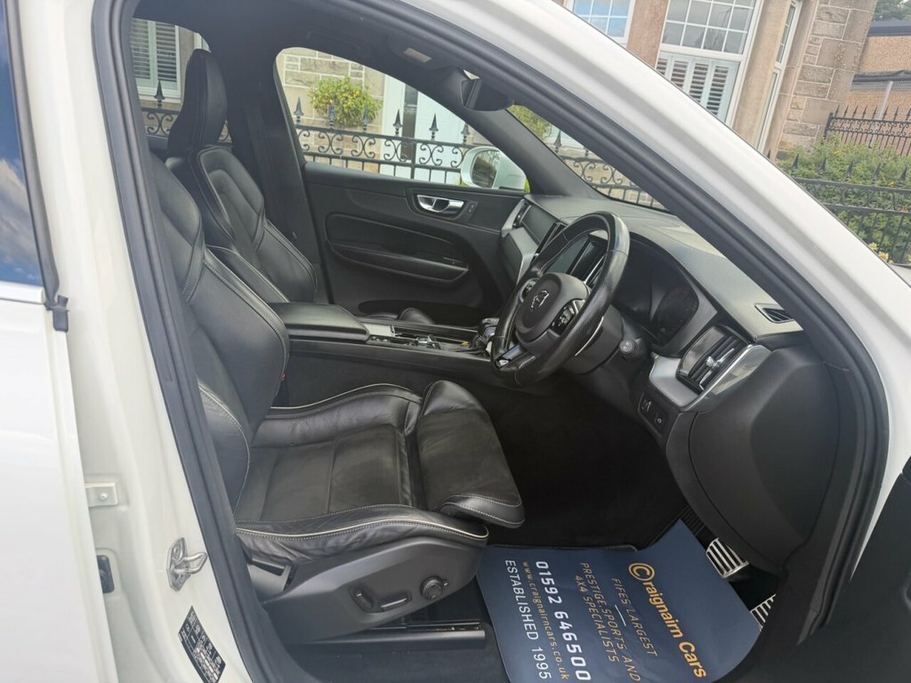 Volvo XC60 Suv FV18UJY White #2