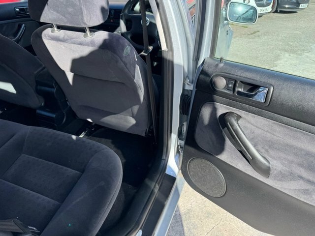 Volkswagen Golf 1.6 Se Silver #34
