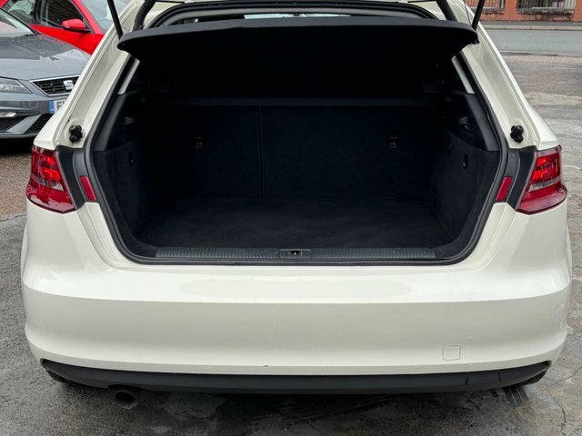 Audi A3 1.6 Tdi Se Sportback Euro 5 Ss White #3