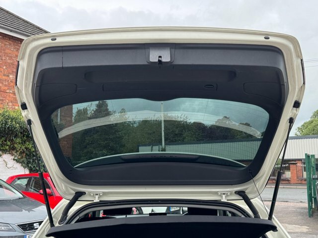 Audi A3 1.6 Tdi Se Sportback Euro 5 Ss White #4