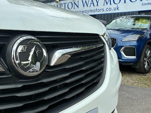 Vauxhall Grandland X 1.6 13.2Kwh Business Edition Nav Premium Suv P White #3