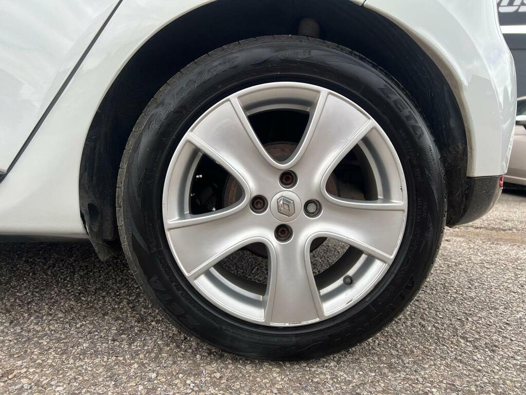 Renault Clio 1.1 Dynamique Medianav 75 Bhp Black #21
