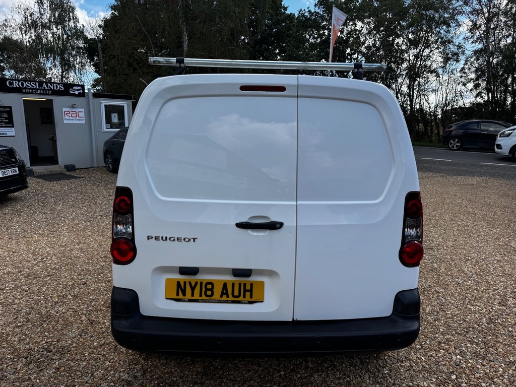 Peugeot Partner Mpv White #8
